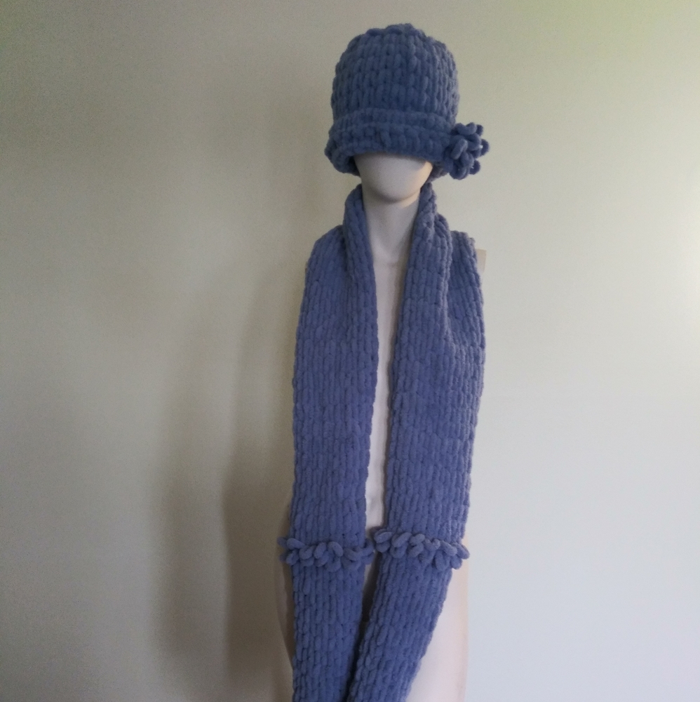Custom Made "Bernat alize" Yarn Scarf & Hat Set